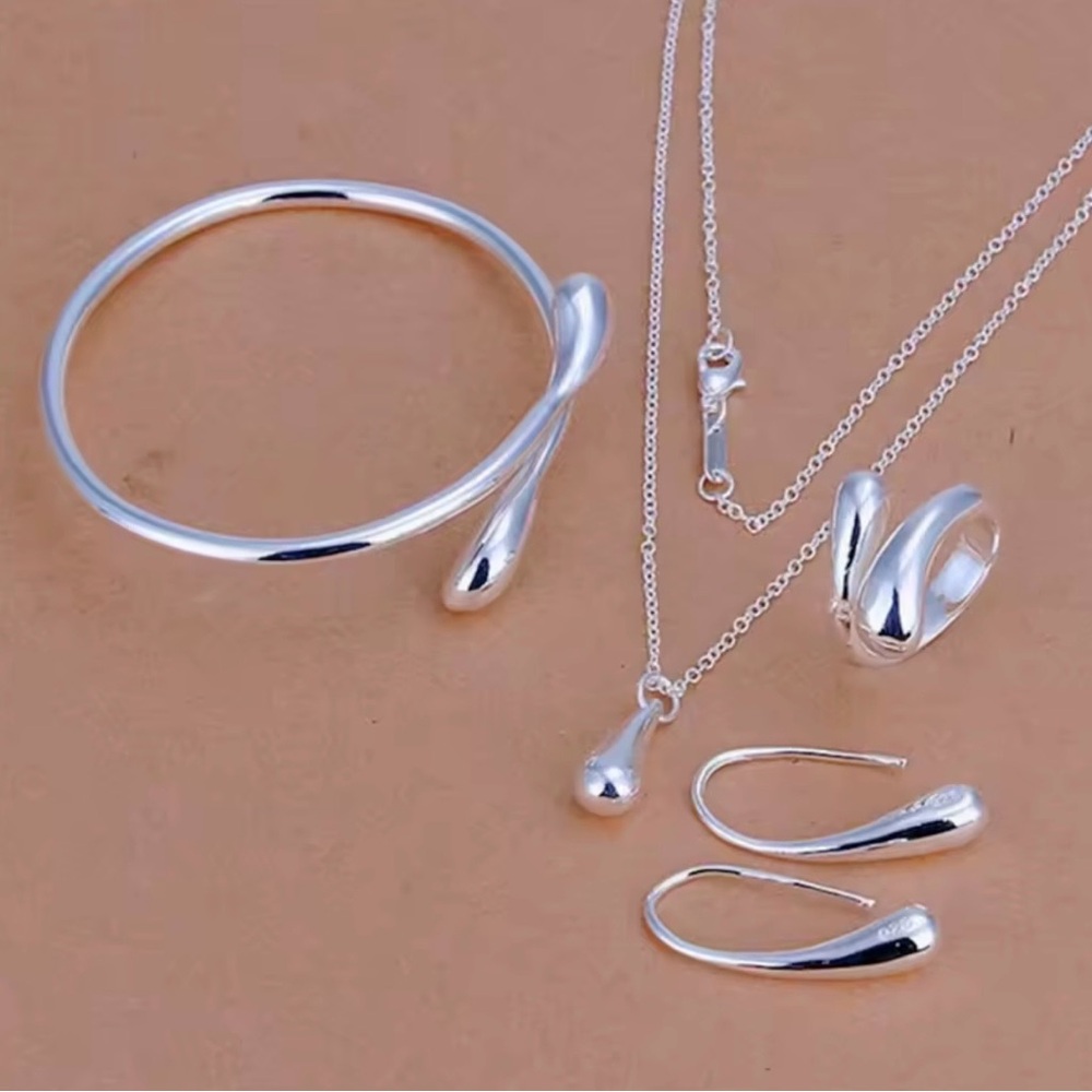 Sleek Silver necklace sets